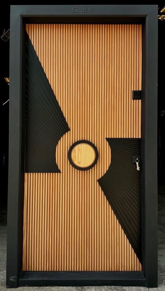 درب مدرن هندسی تلفیقی چوب و مشکی کد SM-GEO